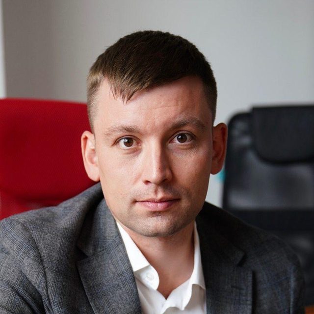 Сергей Овчаров